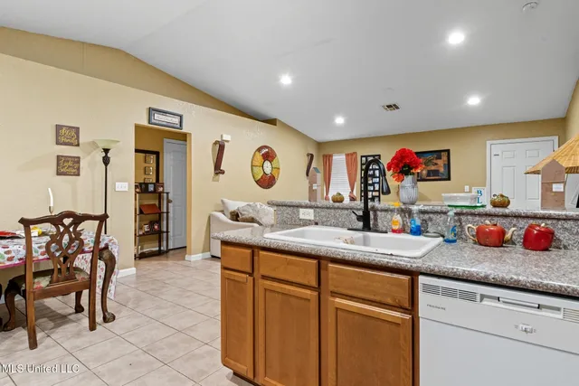 $121,500 | 6097 East Quitman Street, Bay St. Louis, MS 39520