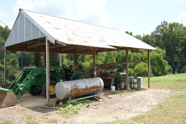 $983,000 | 10671 Ms-427, Carthage, MS 39051