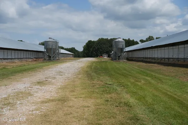 $983,000 | 10671 Ms-427, Carthage, MS 39051