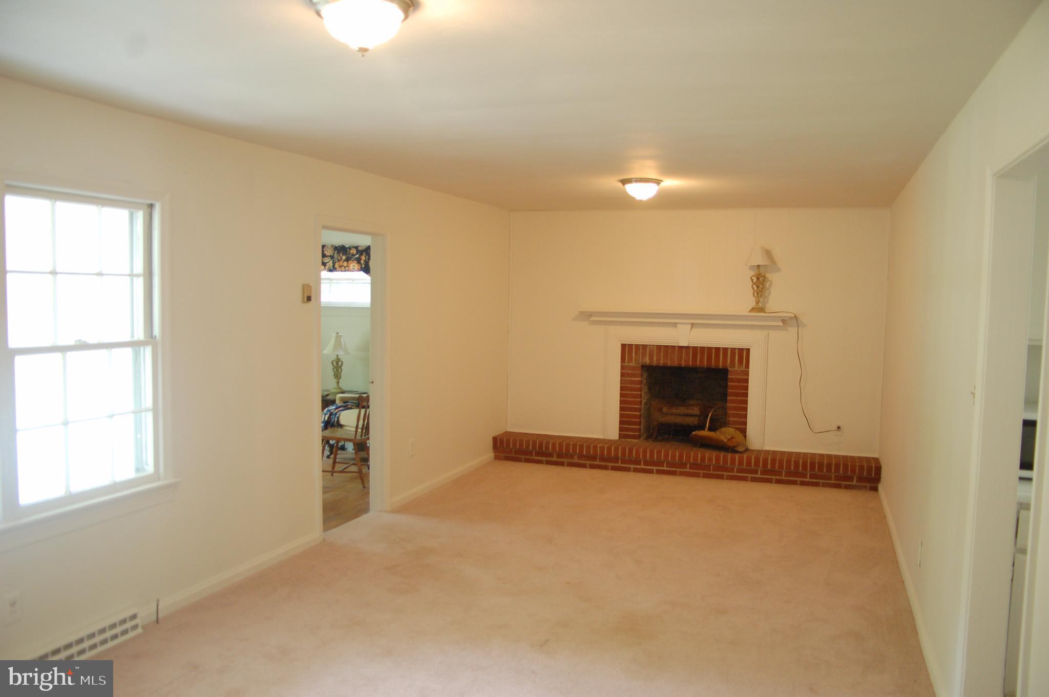 9085 Dahlgren Road King George, VA 22485 - Photo 7 of 28 Living Room