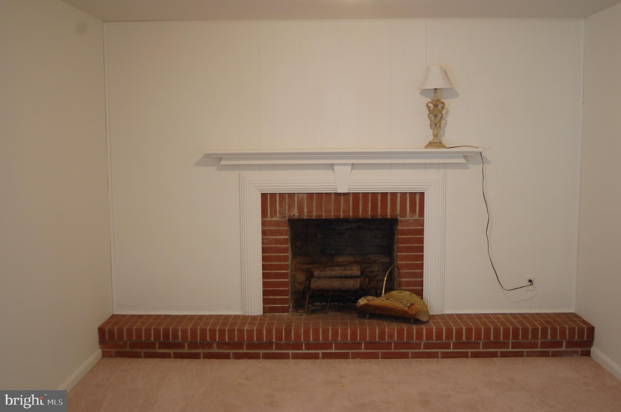 9085 Dahlgren Road King George, VA 22485 - Photo 8 of 28 Living Room