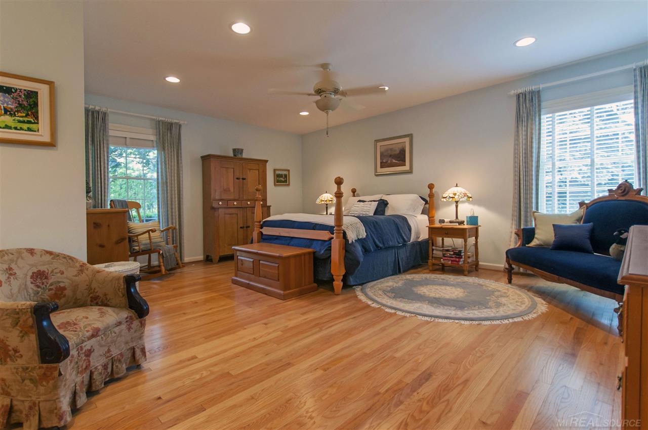 61 North Deeplands Road Grosse Pointe, MI 48236 - Photo 34 of 52 31292901-33.JPG