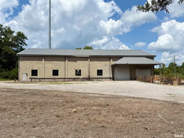 300 Longstreet Road, Marion, IL 62959