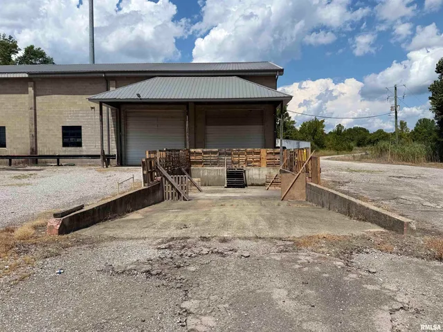 300 Longstreet Road, Marion, IL 62959