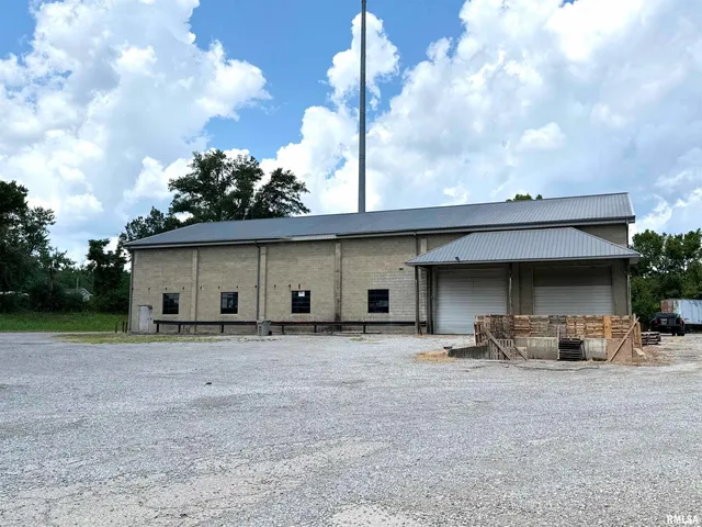 300 Longstreet Road, Marion, IL 62959