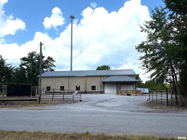 300 Longstreet Road, Marion, IL 62959