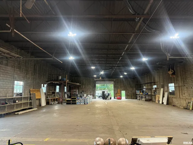 300 Longstreet Road, Marion, IL 62959