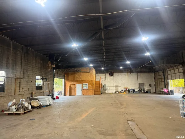 300 Longstreet Road, Marion, IL 62959