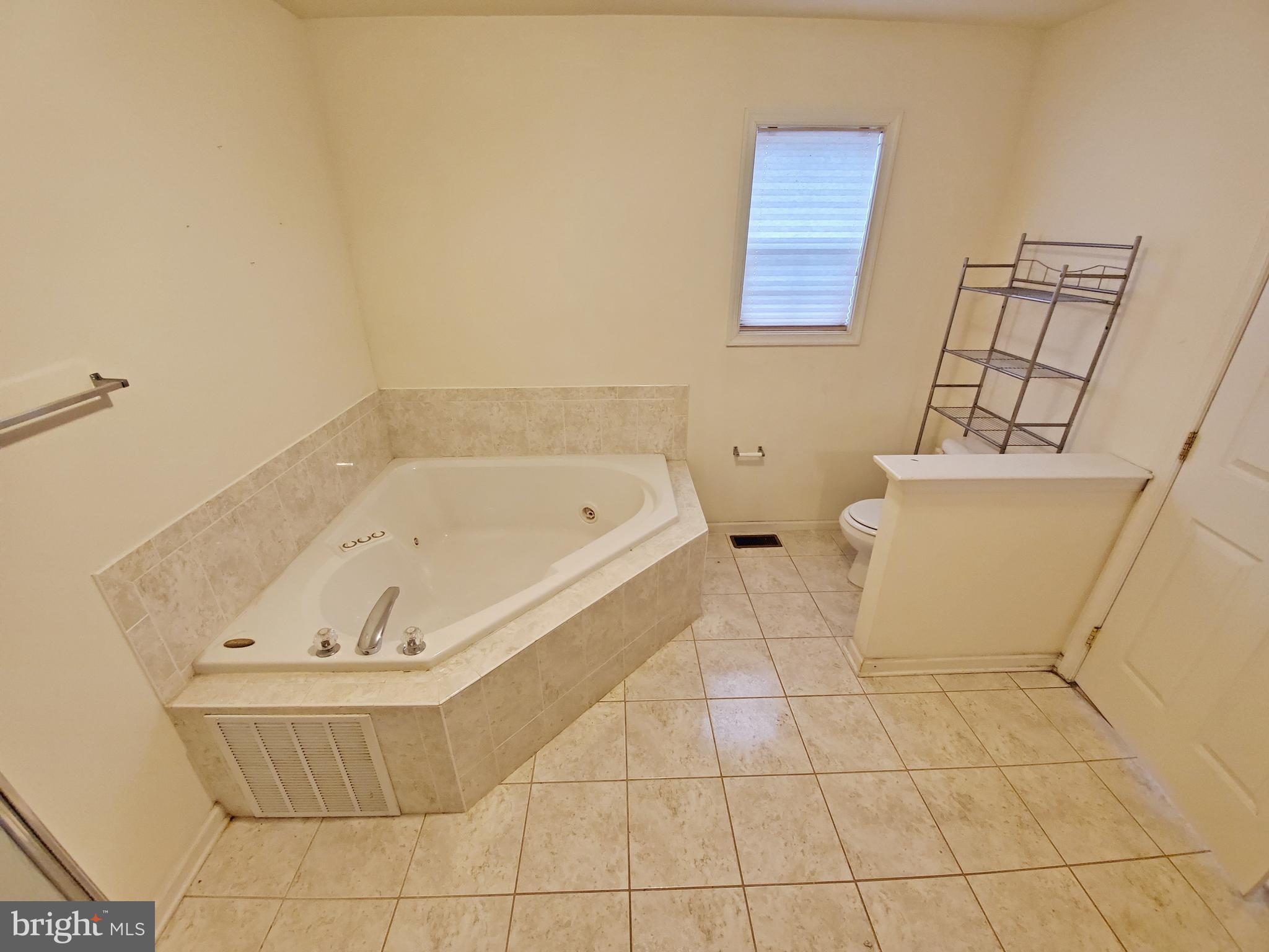 125 Heulings Avenue Riverside, NJ 08075 - Photo 16 of 24 Master Bath suite