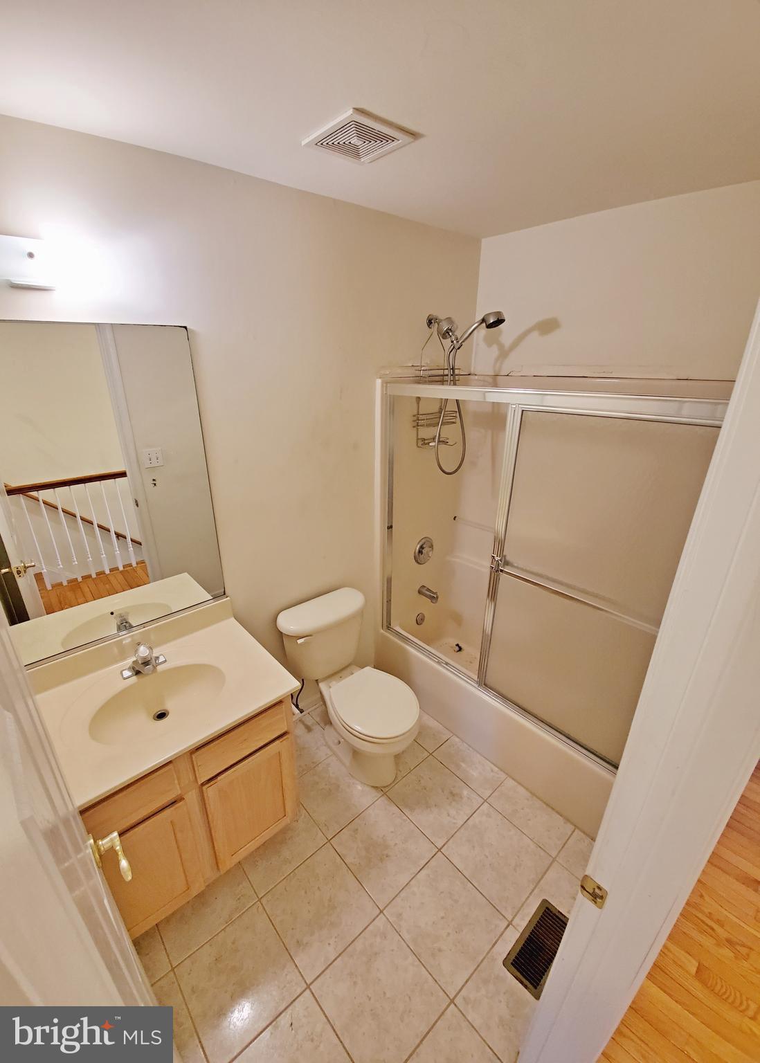 125 Heulings Avenue Riverside, NJ 08075 - Photo 18 of 24 2nd Floor Full Bath