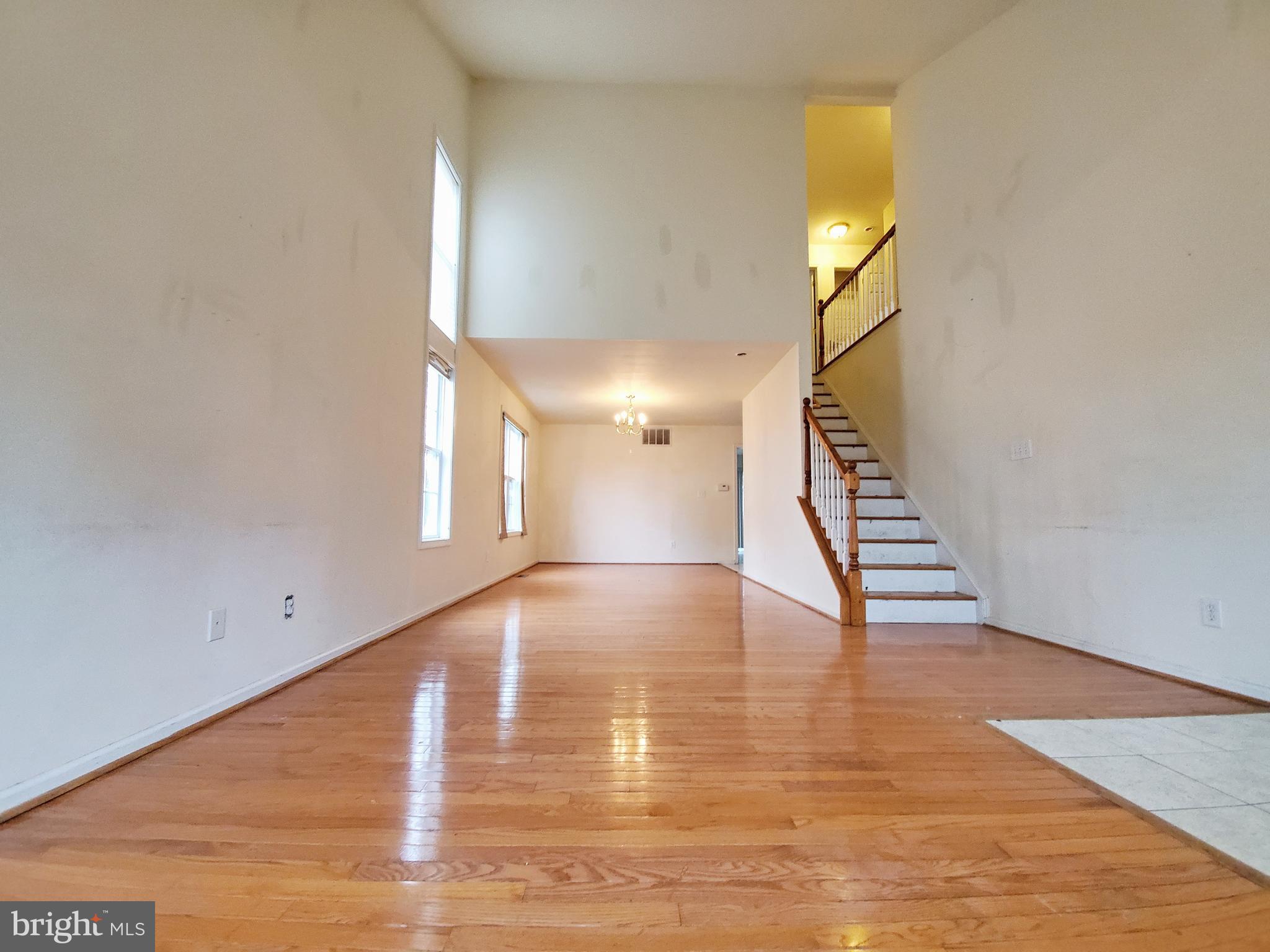 125 Heulings Avenue Riverside, NJ 08075 - Photo 5 of 24 Vaulted ceilings Living room