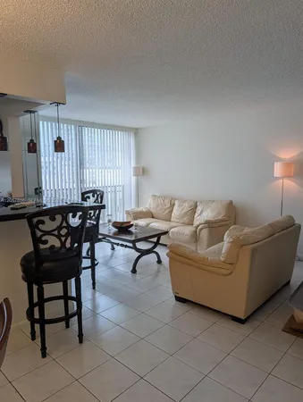 $2,300 | 16909 North Bay Road, Unit 718, Sunny Isles Beach, FL 33160