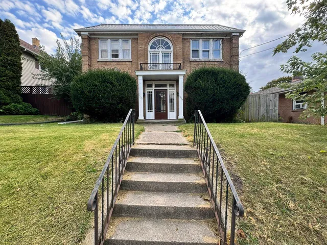 a front view of house with yard