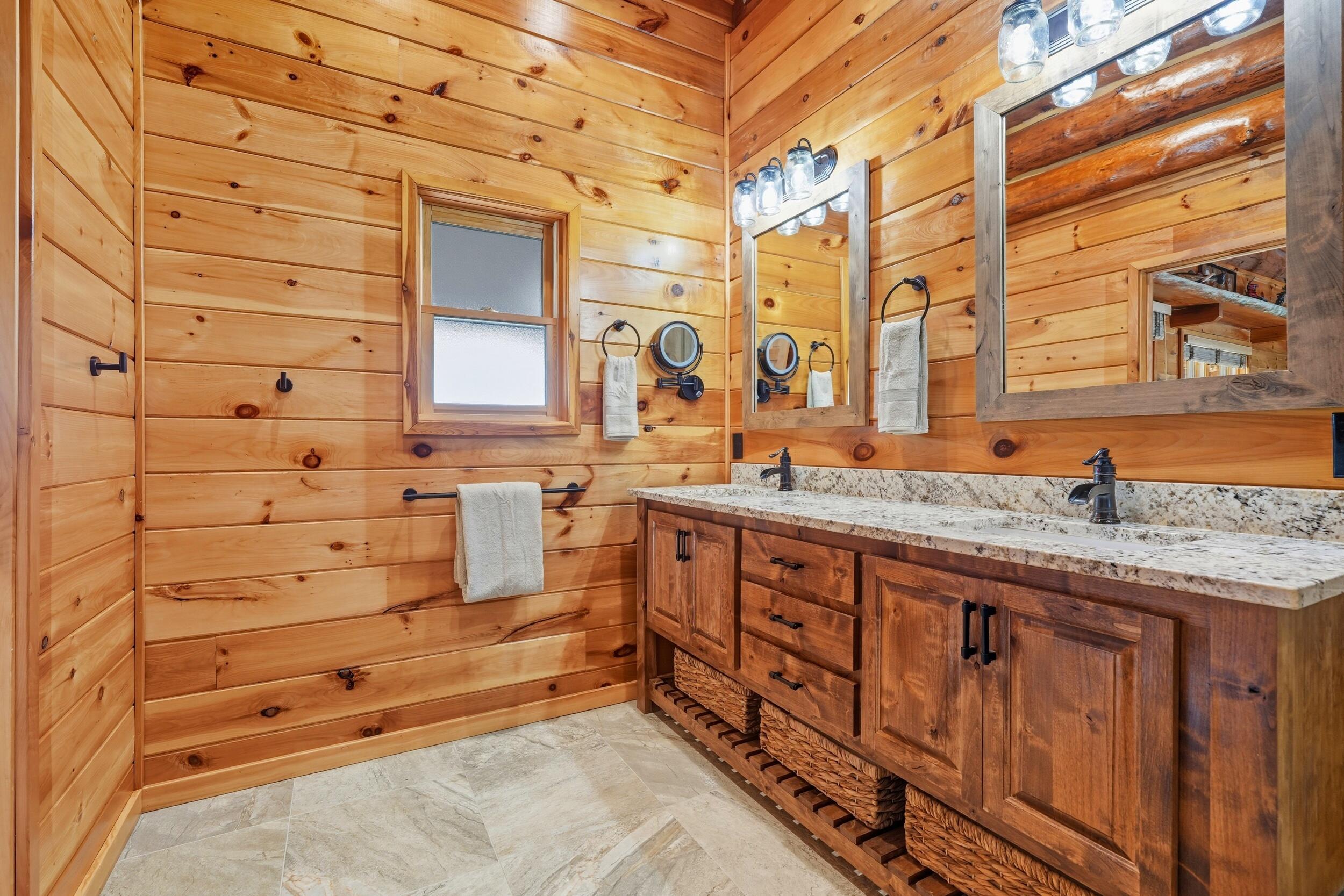 2024 160-70 Reeds Spring, MO 65737 - Photo 49 of 99 Primary En Suite