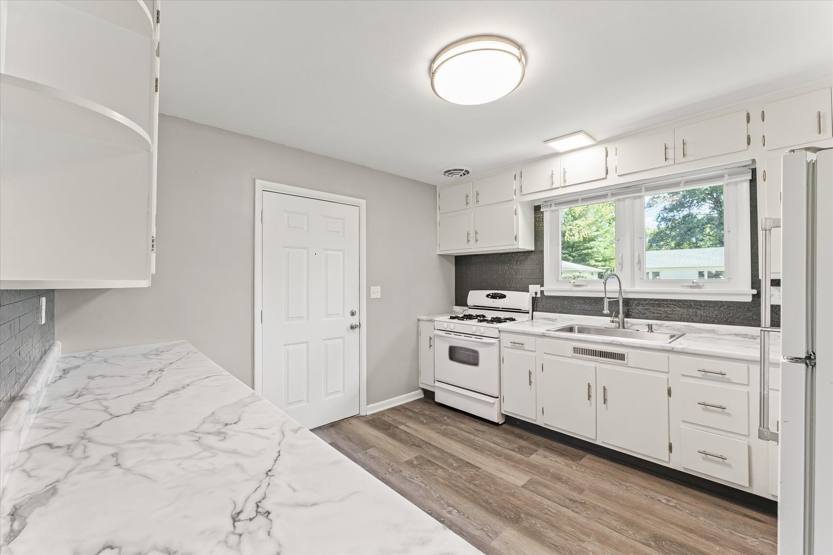 809 South Victor Street Champaign, IL 61821 - Photo 11 of 32 Gallery Image 11