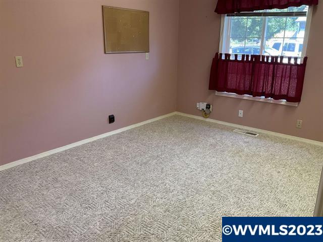 806 Southwest River Drive Dallas, OR 97338 - Photo 31 of 35
