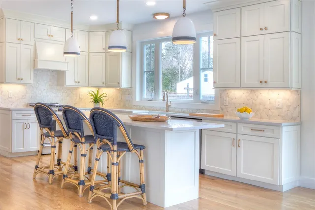 $1,275,000 | 45 Corys Court, Portsmouth, RI 02871