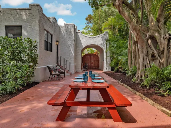 a view of a chair and table in the backyard