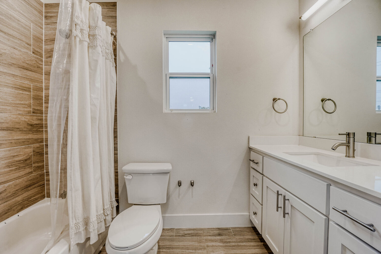 1134 Chicon Street, Unit B Austin, TX 78702 - Photo 12 of 17 Bathroom #1