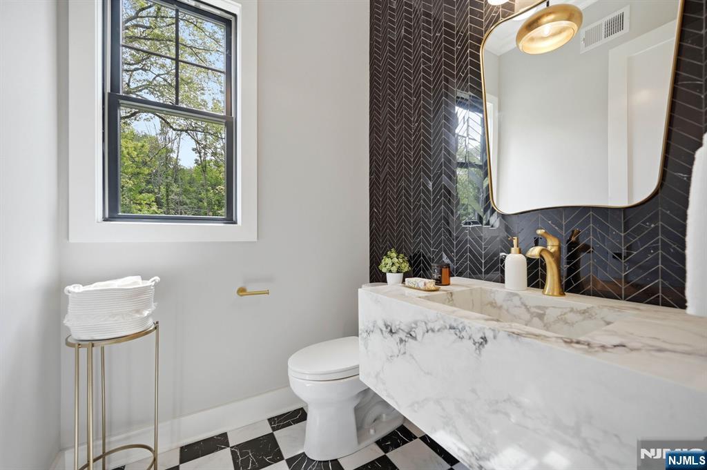 1 Clive Hills Road Short Hills, NJ 07078 - Photo 11 of 22