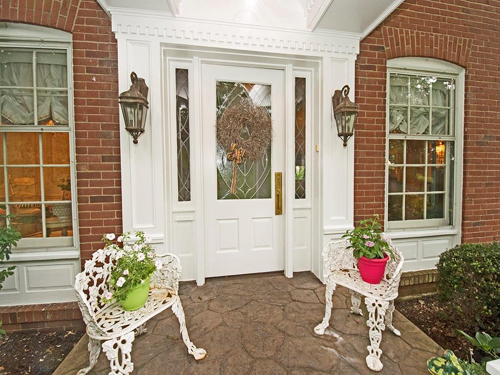 858 Larchmont Road Pittsburgh, PA 15243 - Photo 2 of 25 Gallery Image 2