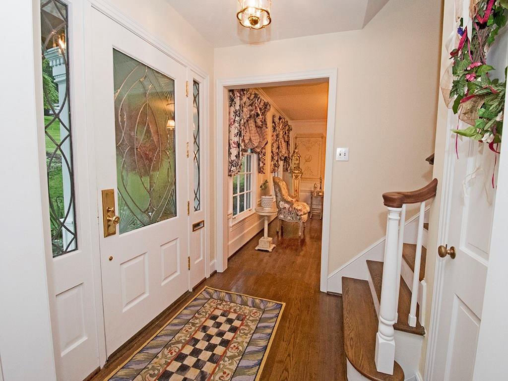 858 Larchmont Road Pittsburgh, PA 15243 - Photo 3 of 25 Gallery Image 3