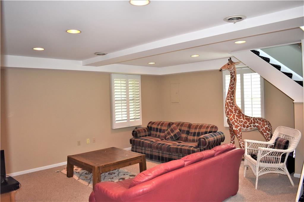 858 Larchmont Road Pittsburgh, PA 15243 - Photo 23 of 25 Gallery Image 23