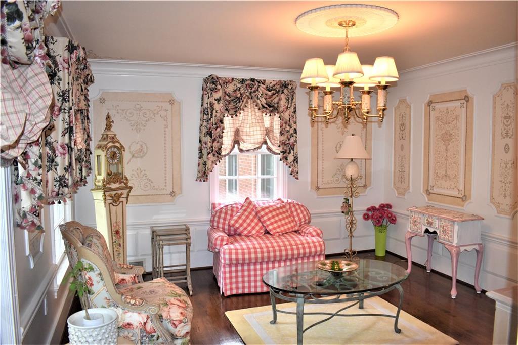 858 Larchmont Road Pittsburgh, PA 15243 - Photo 4 of 25 Gallery Image 4