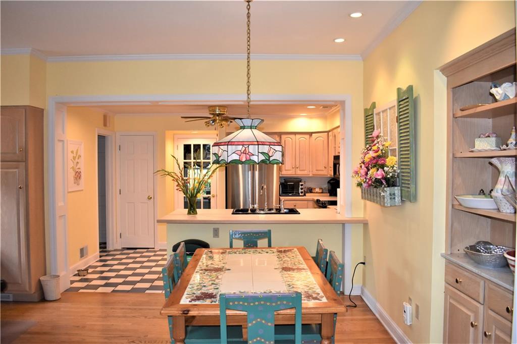 858 Larchmont Road Pittsburgh, PA 15243 - Photo 10 of 25 Gallery Image 10