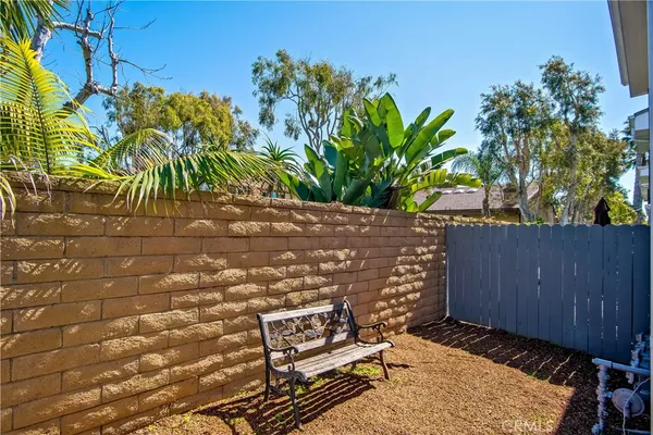 a wooden bench sitting in a backyard