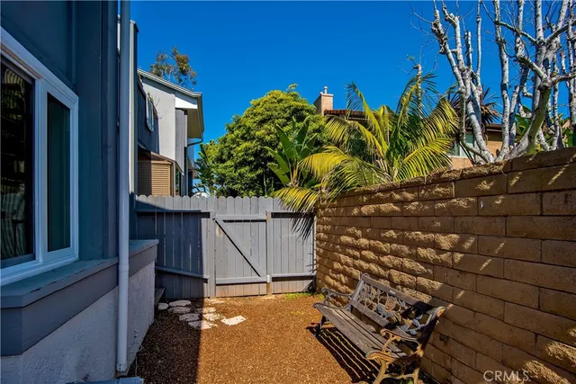 $3,000 | 17082 Pacific Coast Highway, Unit 102, Huntington Beach, CA 92649