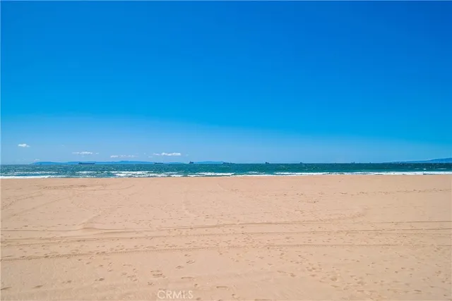 $3,000 | 17082 Pacific Coast Highway, Unit 102, Huntington Beach, CA 92649