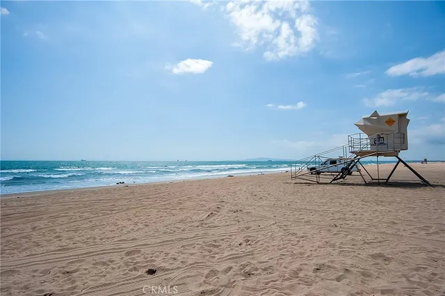 $3,000 | 17082 Pacific Coast Highway, Unit 102, Huntington Beach, CA 92649