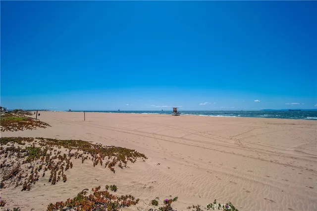 $3,000 | 17082 Pacific Coast Highway, Unit 102, Huntington Beach, CA 92649