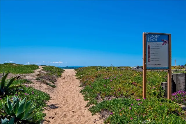 $3,000 | 17082 Pacific Coast Highway, Unit 102, Huntington Beach, CA 92649