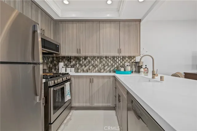 $3,000 | 17082 Pacific Coast Highway, Unit 102, Huntington Beach, CA 92649