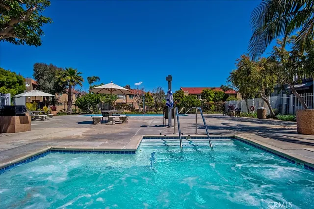 $3,000 | 17082 Pacific Coast Highway, Unit 102, Huntington Beach, CA 92649