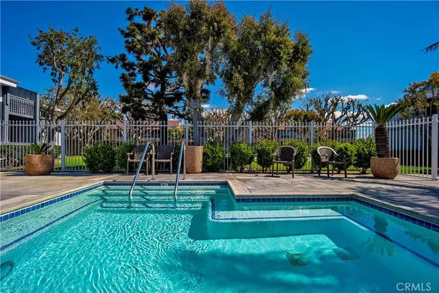$3,000 | 17082 Pacific Coast Highway, Unit 102, Huntington Beach, CA 92649