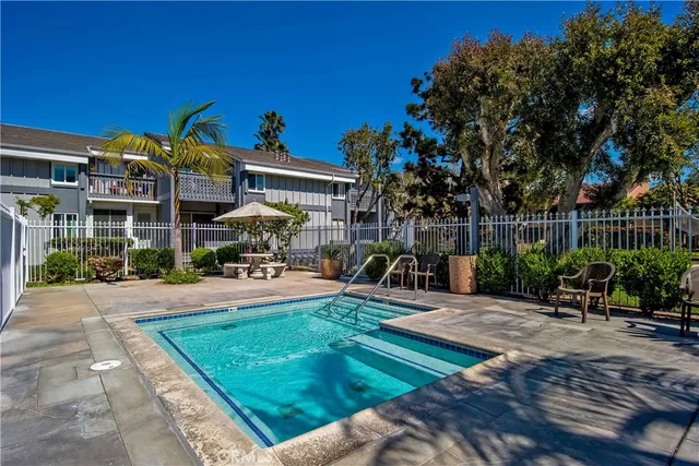 $3,000 | 17082 Pacific Coast Highway, Unit 102, Huntington Beach, CA 92649