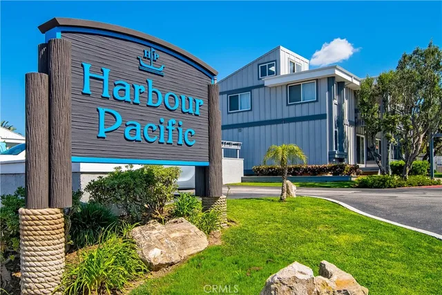 $3,000 | 17082 Pacific Coast Highway, Unit 102, Huntington Beach, CA 92649
