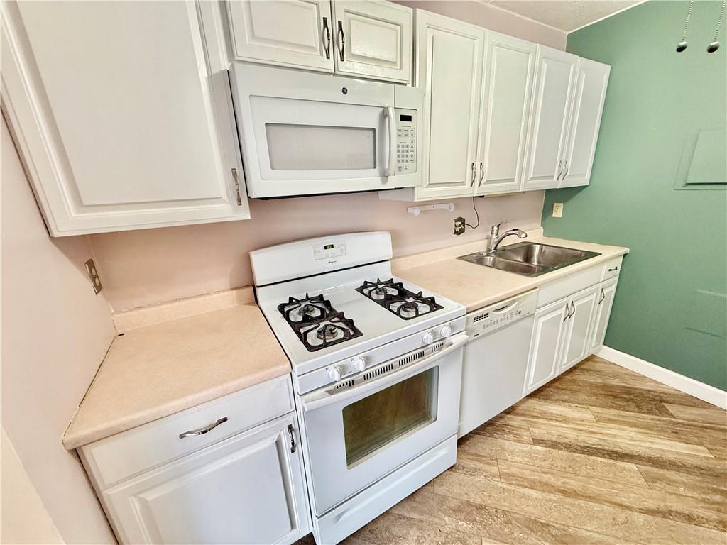 1160 Bower Hill Road, Unit 302C Mt. Lebanon, PA 15243 - Photo 15 of 39 a kitchen with a stove and a microwave