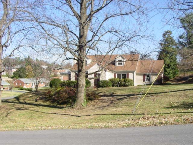 3156 Oakdale Road Southwest Roanoke, VA 24018 - Photo 3 of 41 house front 1