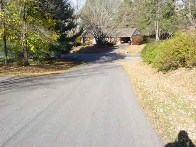 3156 Oakdale Road Southwest Roanoke, VA 24018 - Photo 8 of 41 street view east