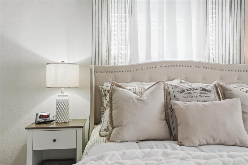 8055 Country Club Drive Brooksville, FL 34613 - Photo 23 of 33 a bathroom with a sink and a mirror