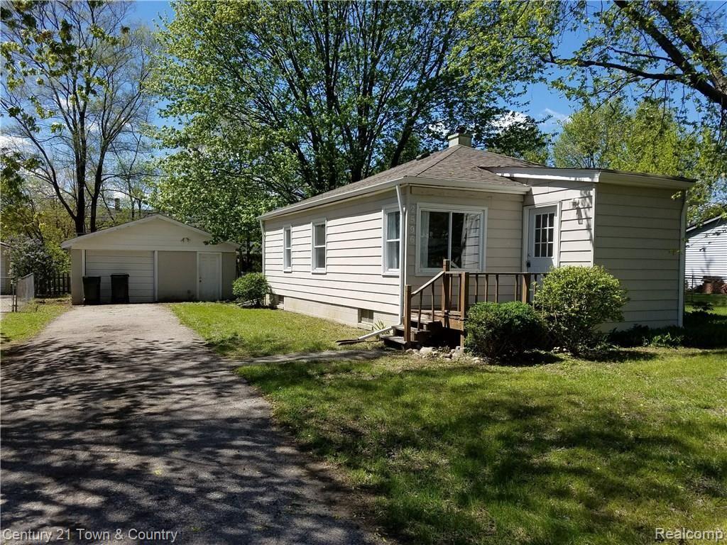 2596 Melvin Avenue Rochester, MI 48307 - Photo 1 of 15 Front 1.jpg