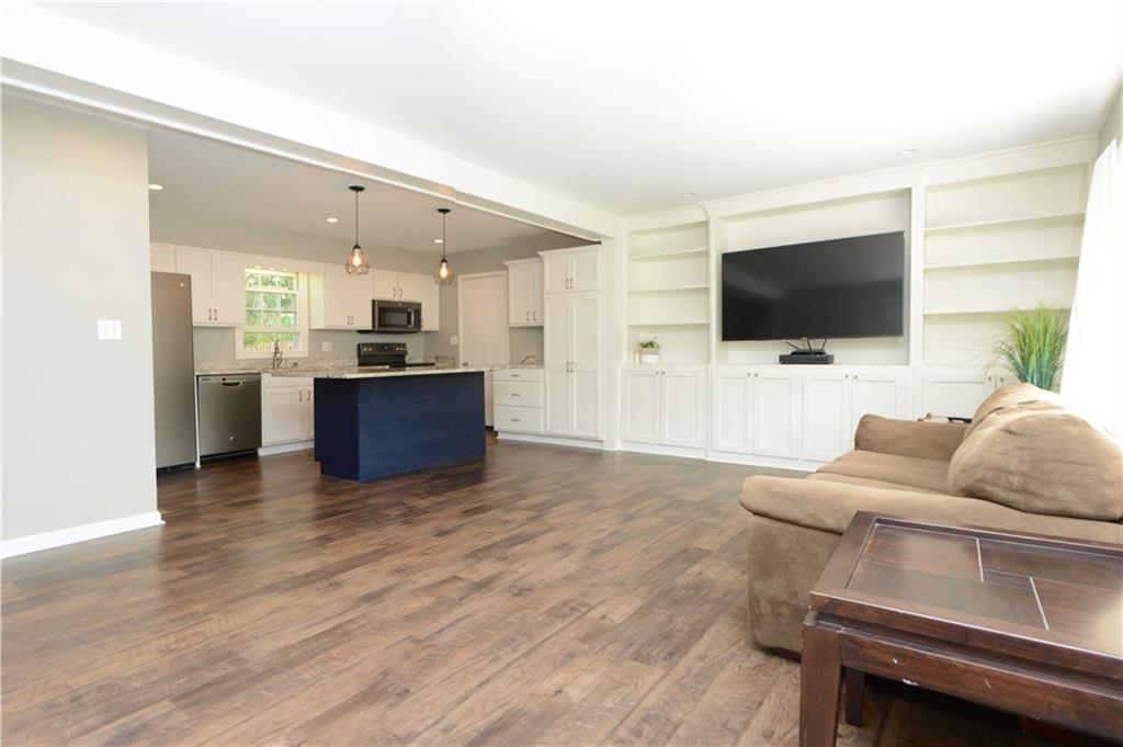 624 Emerson Road Carmel, IN 46032 - Photo 3 of 34 Gallery Image 3