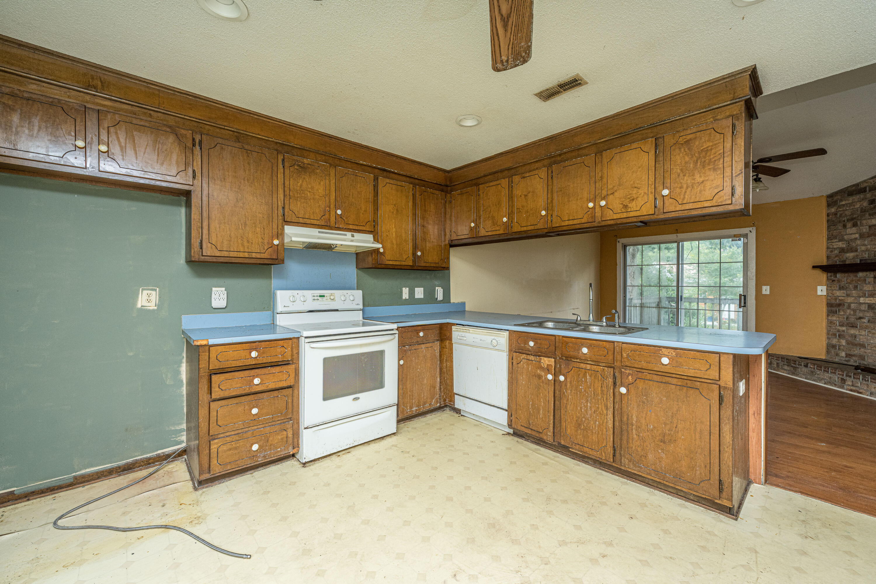 119 Hummingbird Avenue Ladson, SC 29456 - Photo 11 of 32