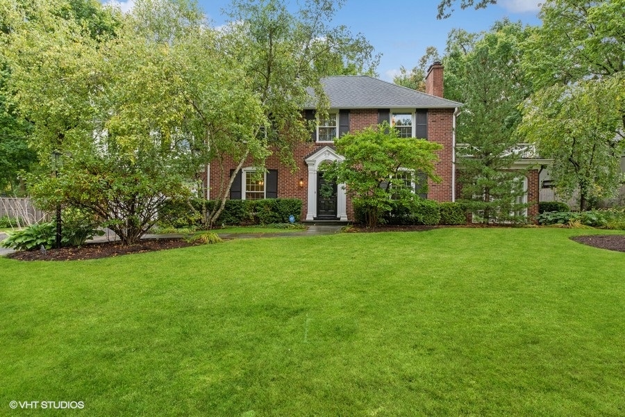 a view of a house with a yard and plants