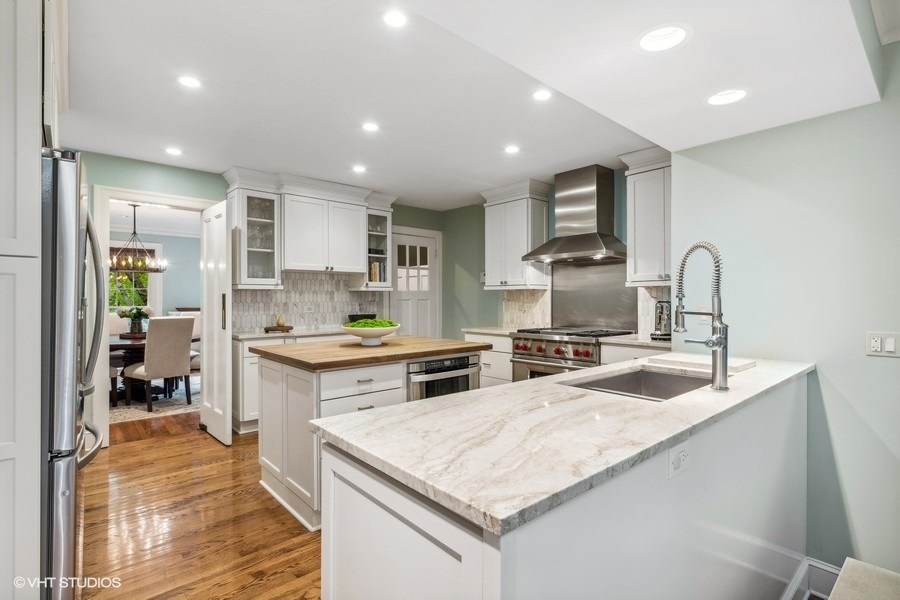 210 Franklin Road Glencoe, IL 60022 - Photo 11 of 33 a kitchen with sink stove and refrigerator