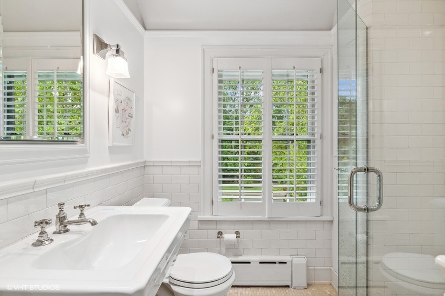 210 Franklin Road Glencoe, IL 60022 - Photo 16 of 33 a bathroom with a sink a toilet and shower